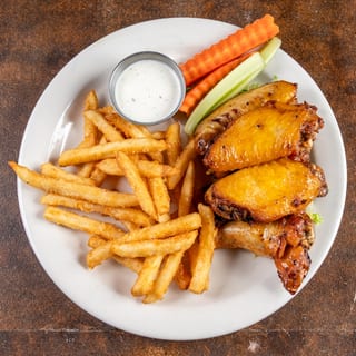 Chicken Wings With Fries